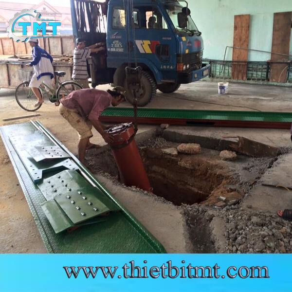 Cầu nâng 1 trụ bàn nổi