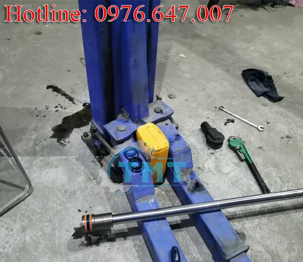 Dịch Vụ Thay Phớt Cầu Nâng Ô Tô 3 Dịch Vụ Thay Phớt Cầu Nâng Ô Tô Ở Thiết Bị TMTC