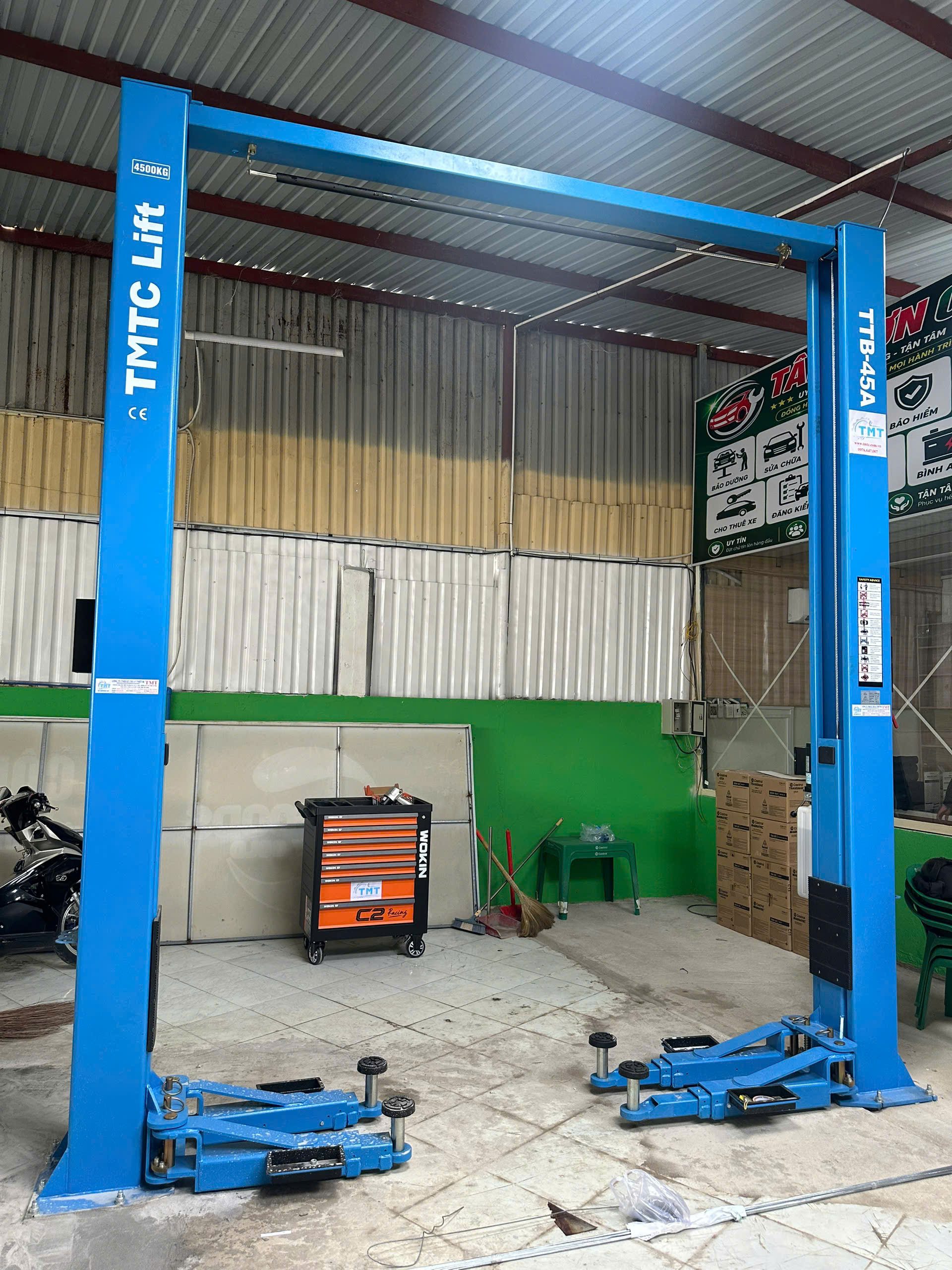 Cầu Nâng 2 Trụ 4.5 Tấn Giằng Trên TTB-45A | Tay nâng 3 khúc | TMTC 19 Hình ảnh cầu nâng 2 trụ TTB-45A lắp đặt tận xưởng
