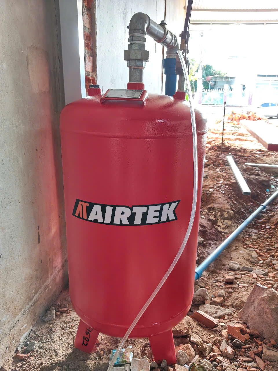 Cầu Nâng 1 Trụ Ấn Độ Airtek TMTU 04 - Mặt Chữ H, Lắp Nổi 5 Bình Dầu Cầu nâng 1 trụ ấn độ rửa xe