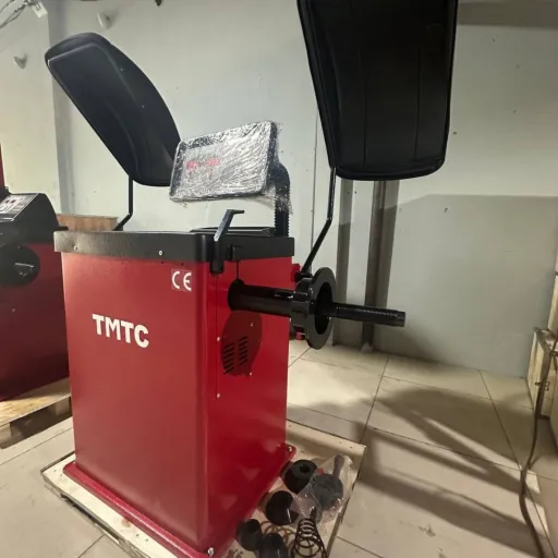Máy cân bằng bánh xe ô tô TWR-2402 - Thiết Bị TMT 5 Máy cân bằng bánh xe ô tô TWR-2402 - 5