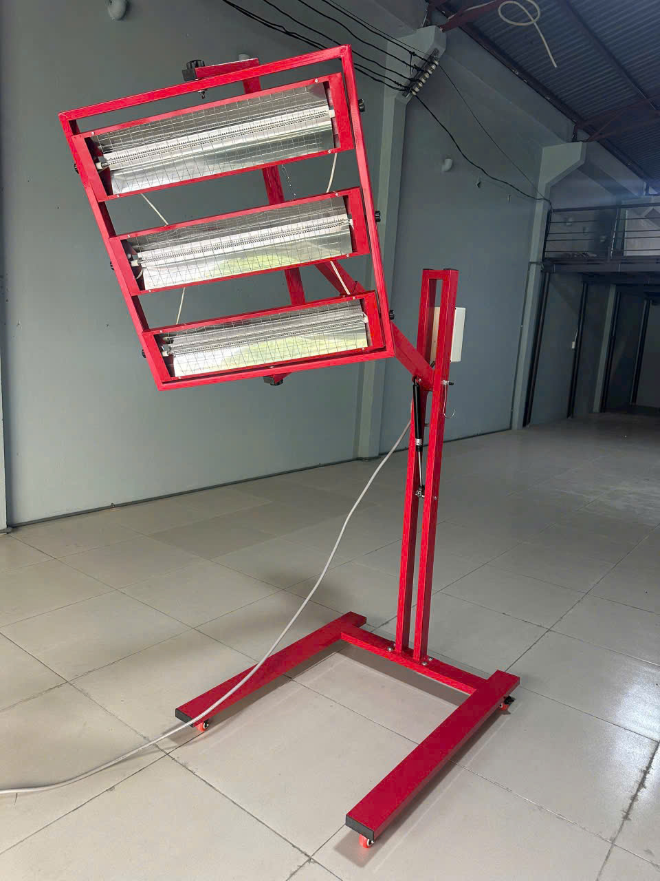 Đèn sấy sơn bằng hồng ngoại 3 bóng 5 Đèn sấy sơn bằng hồng ngoại 3 bóng