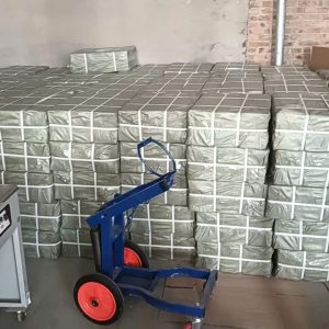 Giá treo đỡ súng siết bulong dạng lò xo