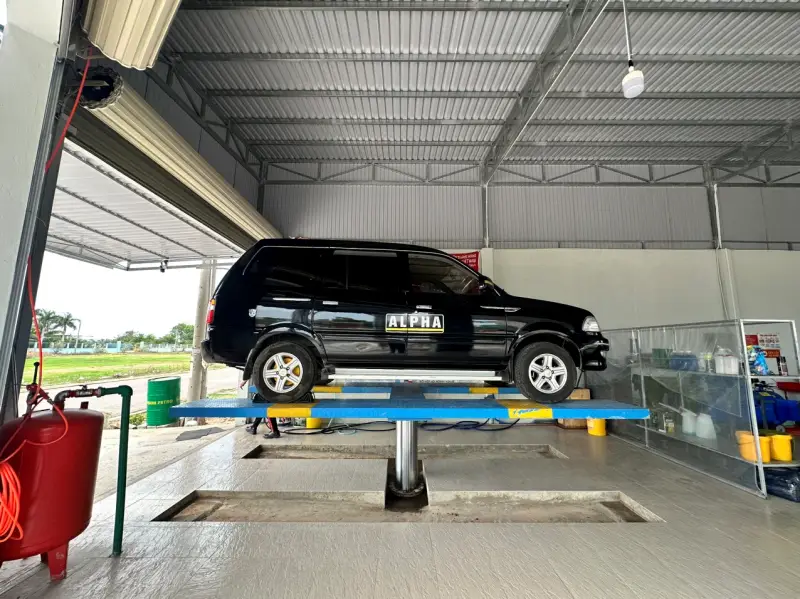 Hướng Dẫn Sử Dụng Cầu Nâng 1 Trụ An Toàn, Độ Bền Cao 2 Kĩ thuật đánh xe vào mặt bàn cầu nâng 1 trụ