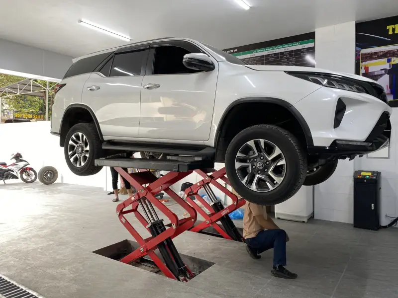 Quy Trình Bảo Dưỡng Cầu Nâng Cắt Kéo Chuẩn Kỹ Thuật Cho Garage Ô Tô 6 quy trình bảo dưỡng cầu nâng cắt kéo