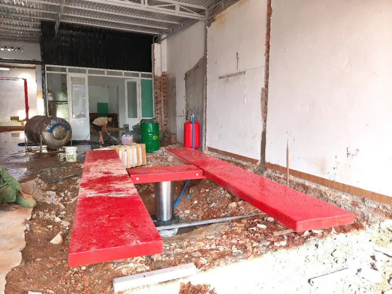 Tổng Hợp Các Vấn Đề Gặp Khi Lắp Cầu Nâng 1 Trụ Rửa Xe Và Giải Pháp Khắc Phục 2 Lắp đặt bàn nâng không cân bằng (Bàn nâng âm sàn/nổi)