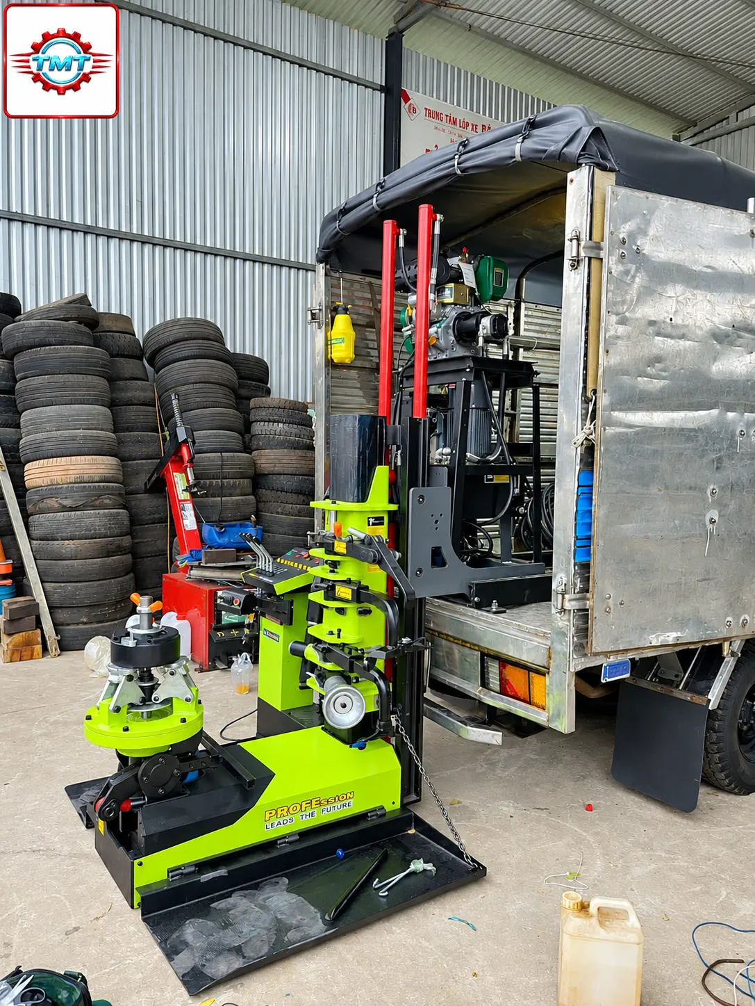 Máy Ra Vào Lốp Xe Tải Lưu Động K1300A|TMTC 11 Máy ra vào lốp xe tải lưu động K1300A