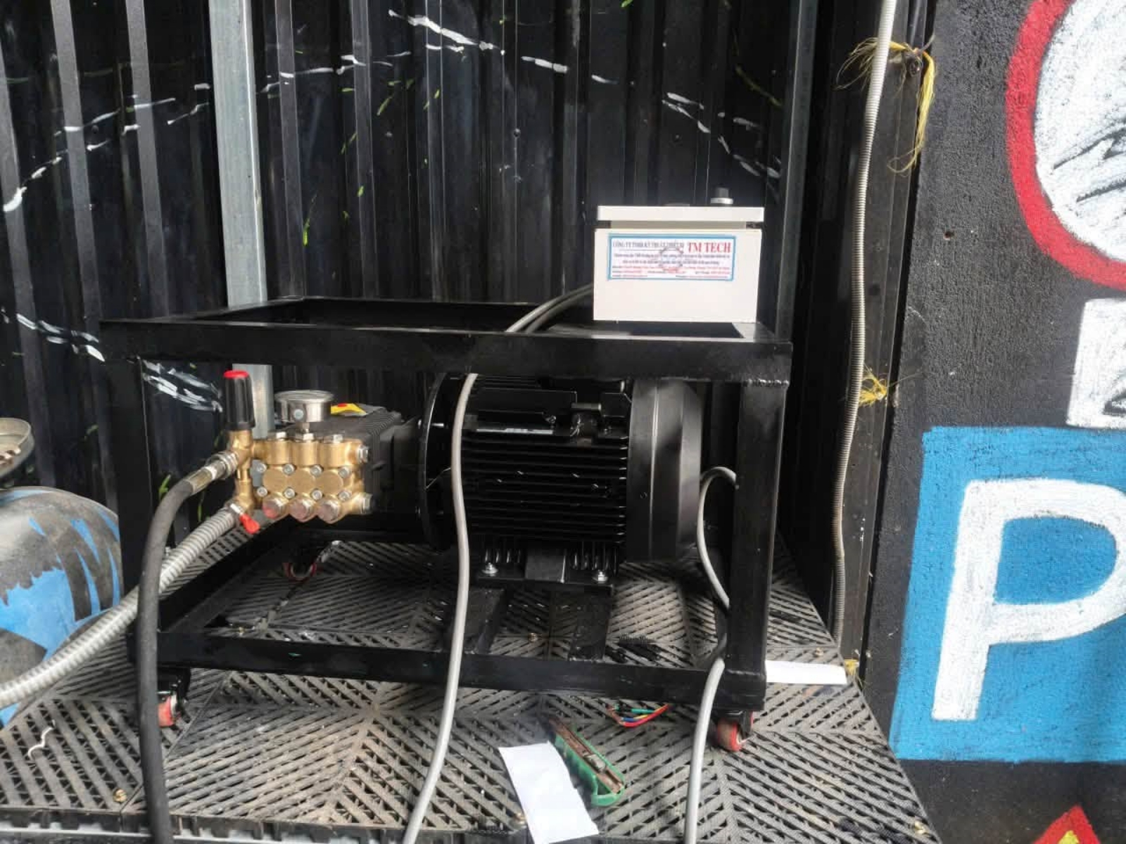 TMTC bàn giao thiết bị rửa xe , thiết bị làm lốp cho anh khách Vũng Tàu 2 Lắp đặt hệ thống máy rửa xe cao áp